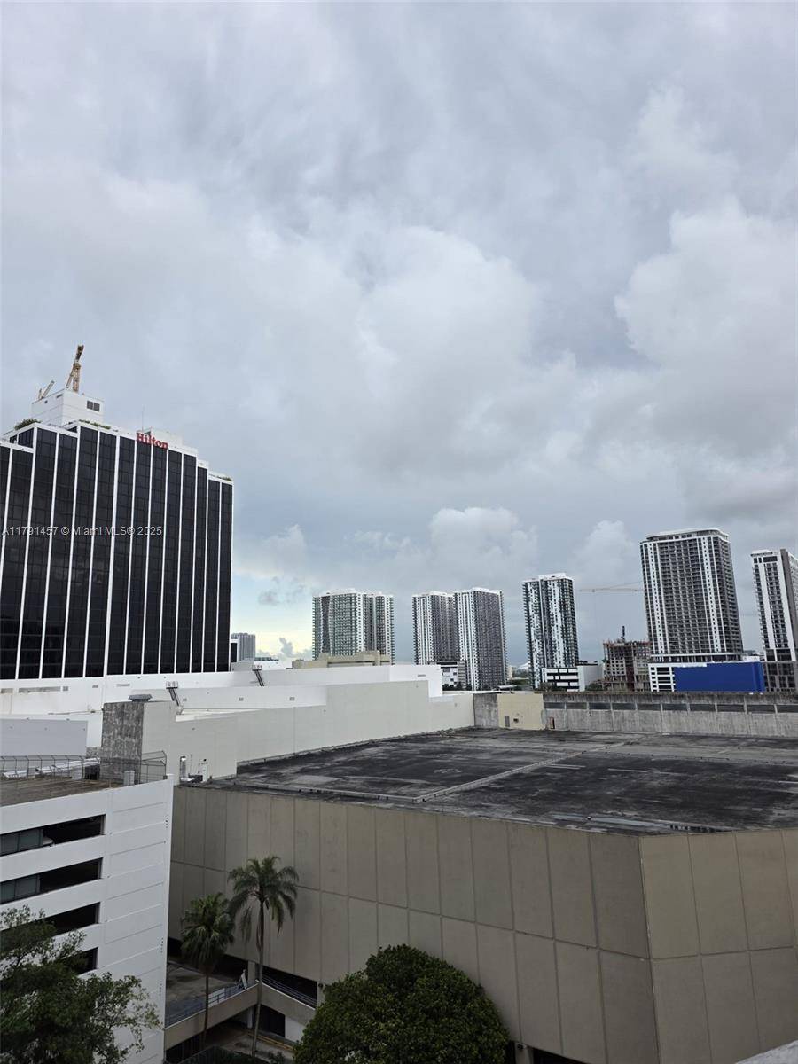 Miami, FL 33132,1750 N Bayshore Dr #1120