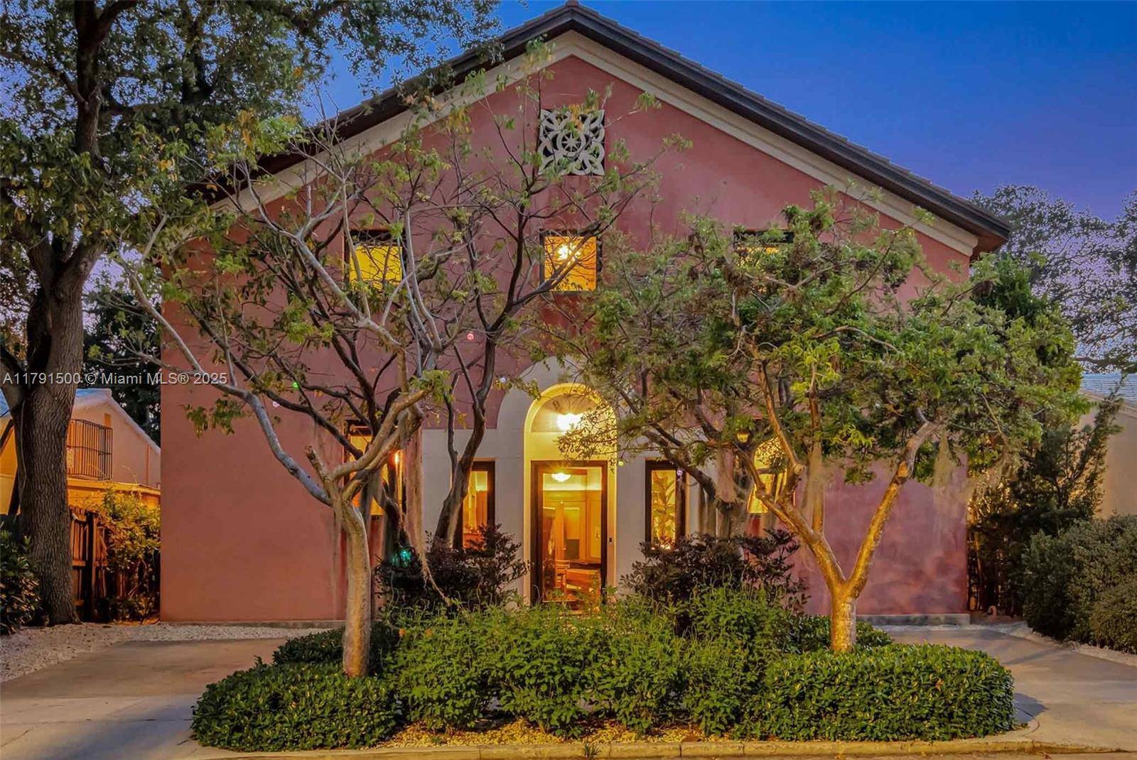 Coconut Grove, FL 33133,2760 Kirk St