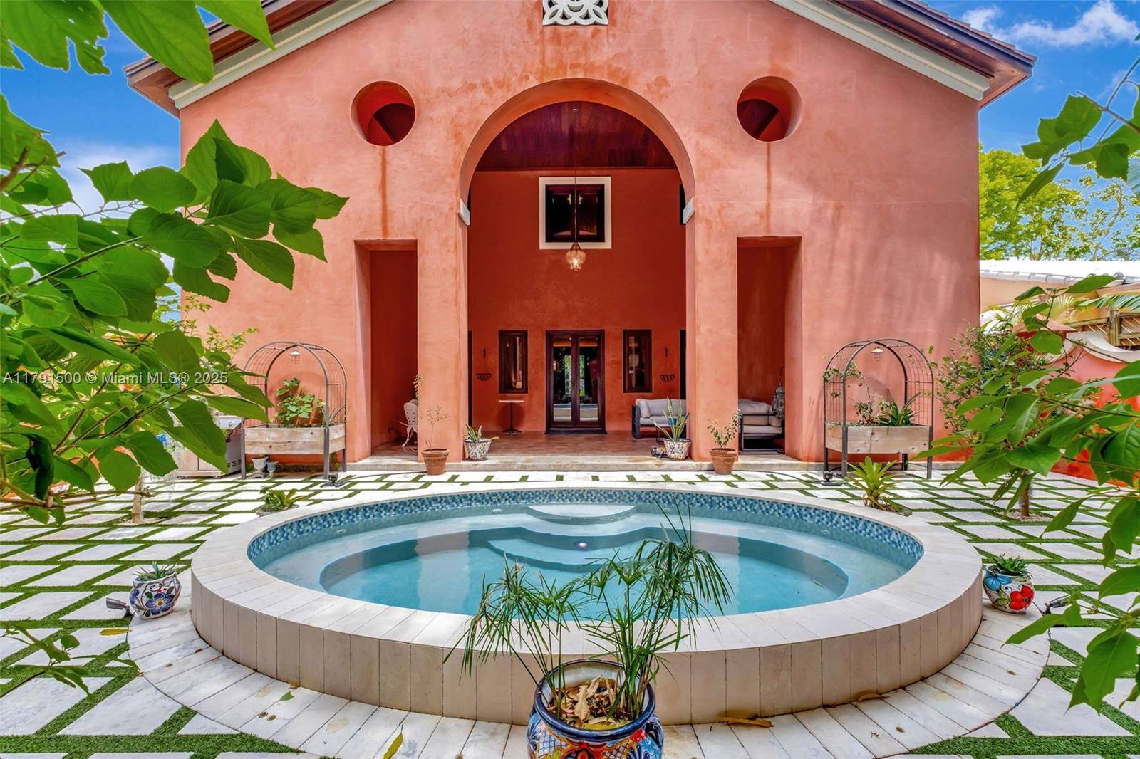 Coconut Grove, FL 33133,2760 Kirk St