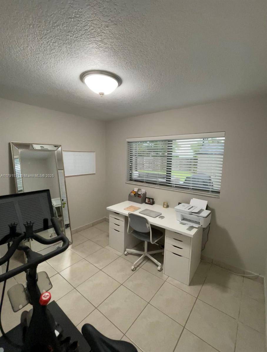 Miami, FL 33173,11377 SW 65th St