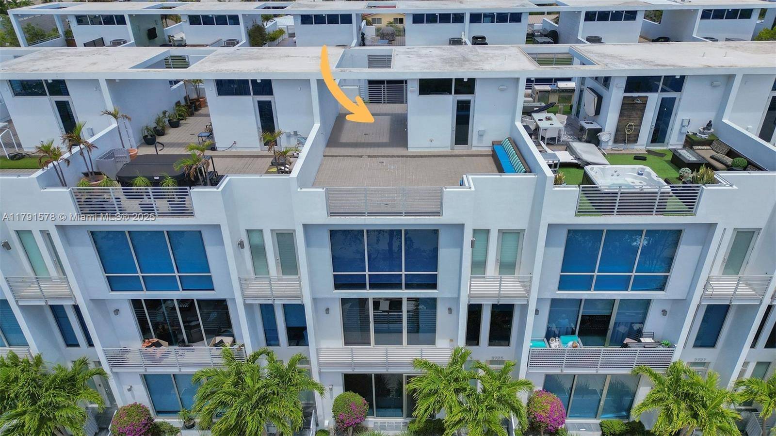Pompano Beach, FL 33062,2725 NE 1st St