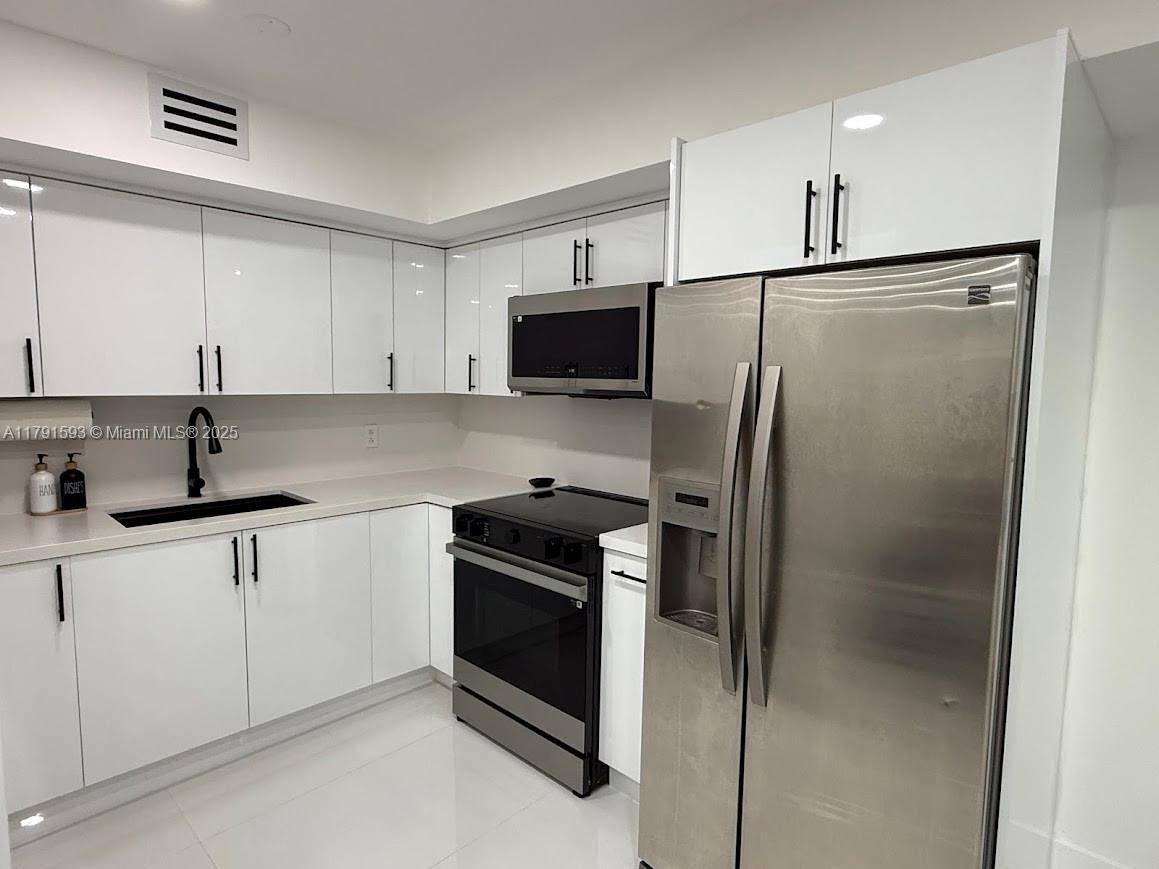 Hialeah, FL 33012,6070 W 19th Ave #107