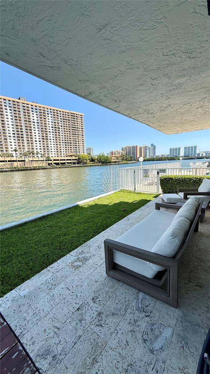 North Miami Beach, FL 33160,4000 NE 170th St #108