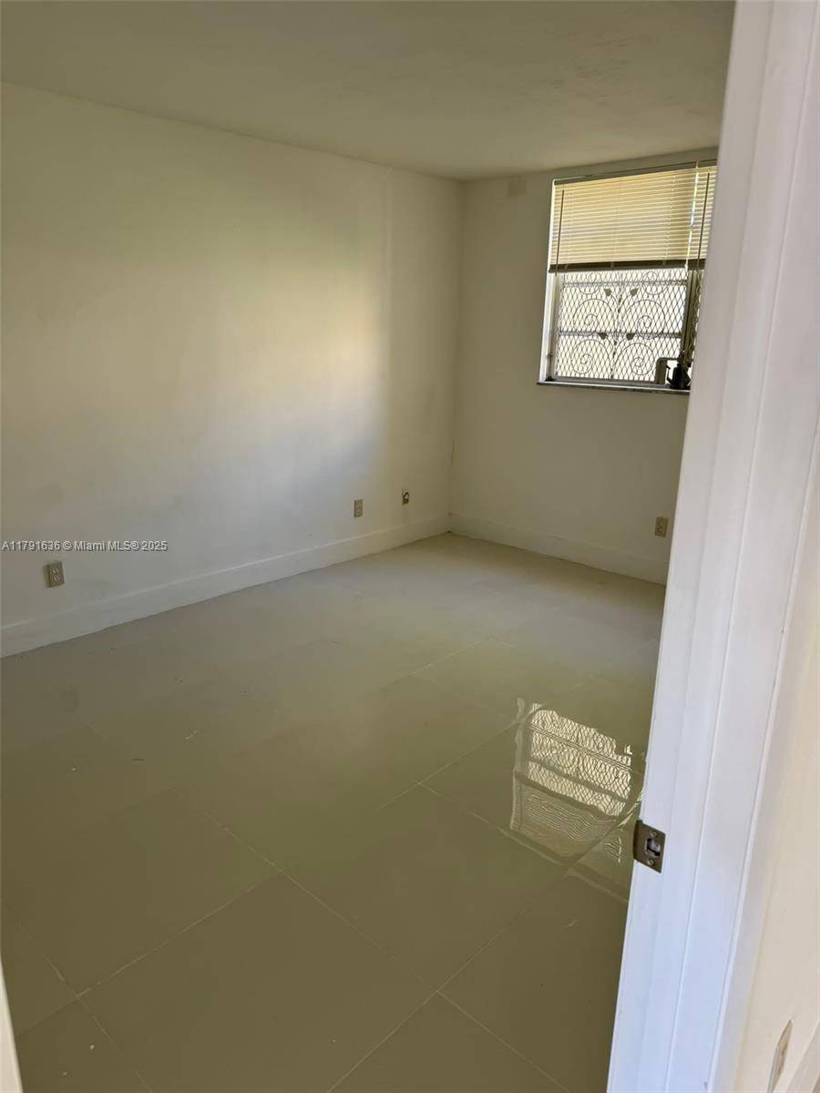 Tamarac, FL 33319,5980 NW 64th #105
