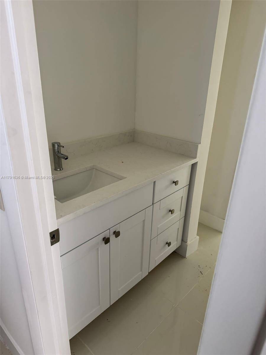 Tamarac, FL 33319,5980 NW 64th #105