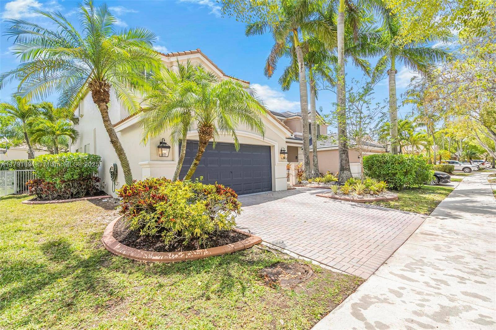Weston, FL 33327,943 Golden Cane Dr