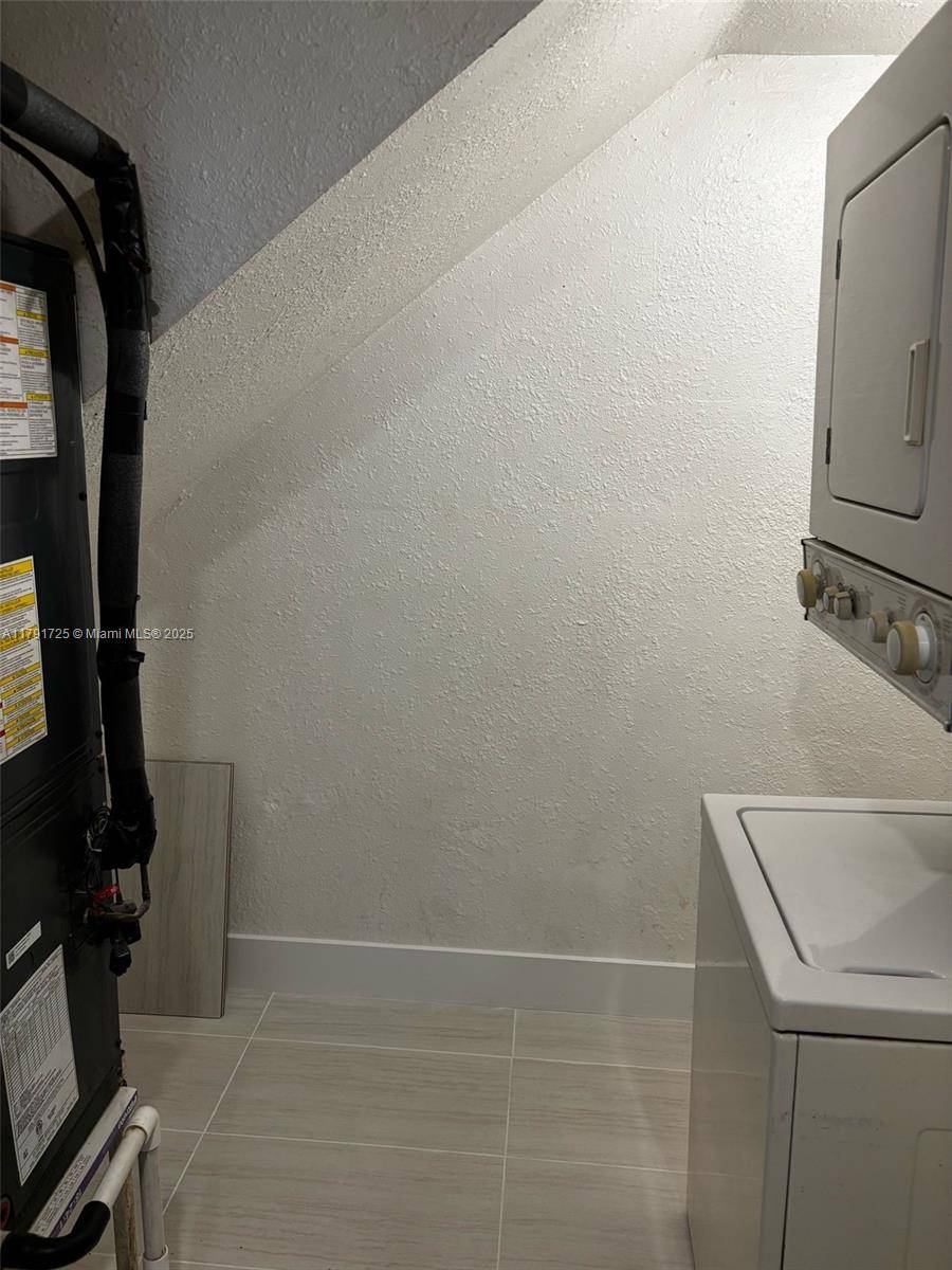 Hialeah, FL 33012,1305 W 53rd St #401
