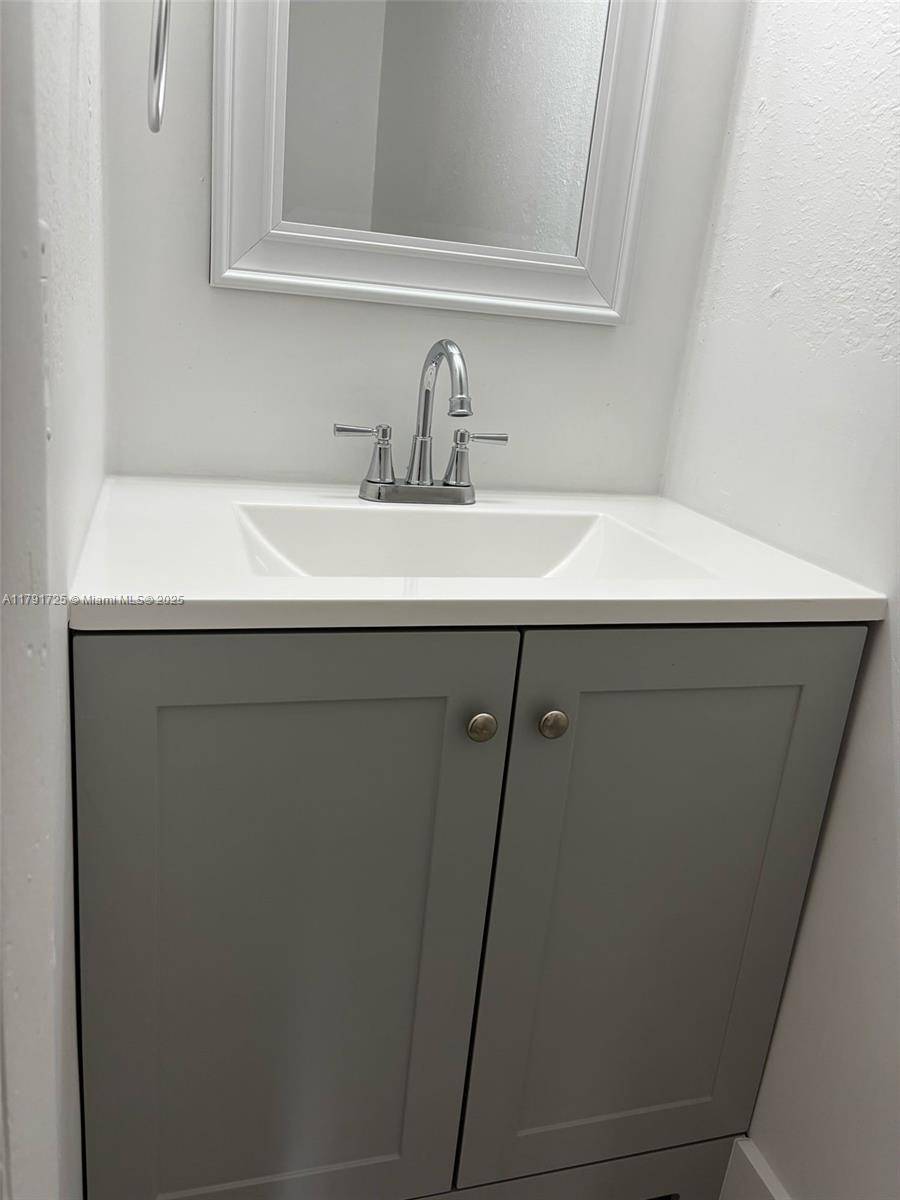 Hialeah, FL 33012,1305 W 53rd St #401
