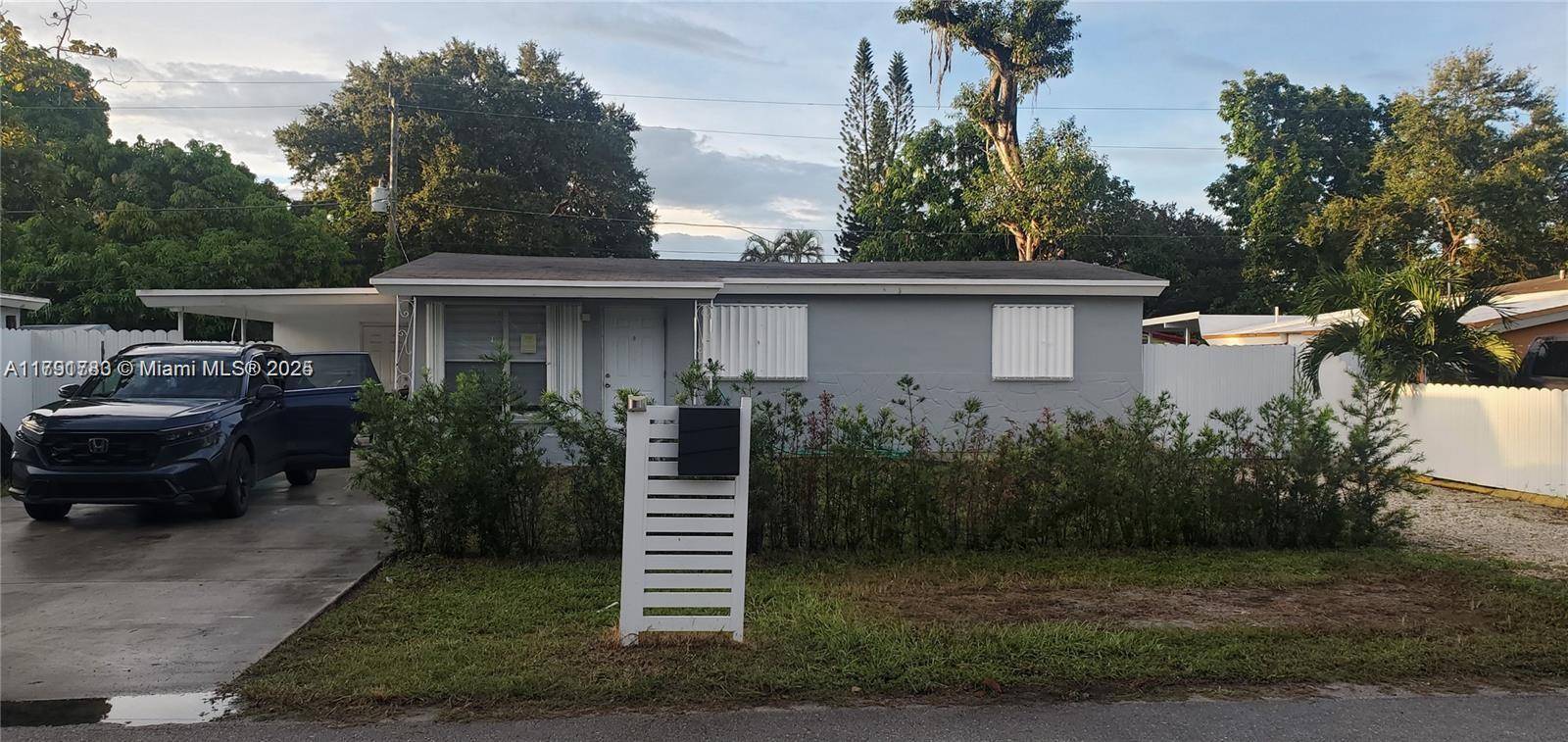 Hollywood, FL 33021,5721 Hope St