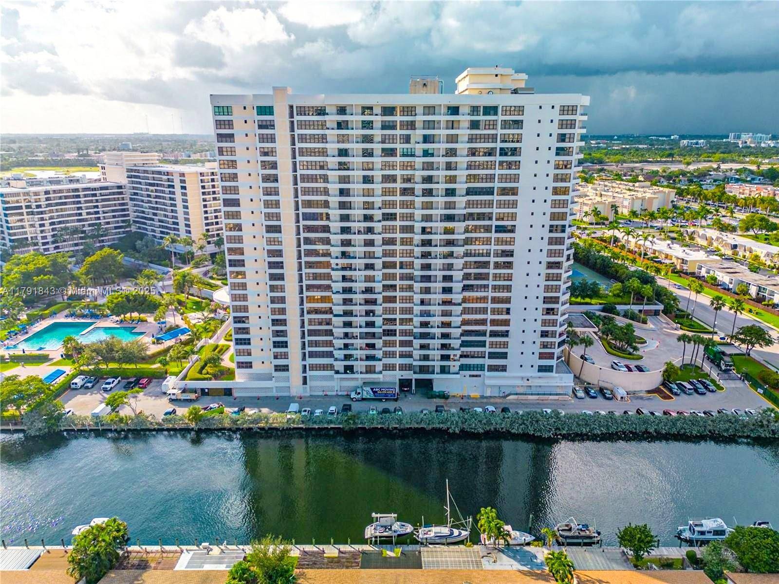 Hallandale Beach, FL 33009,2500 Parkview Dr #2004