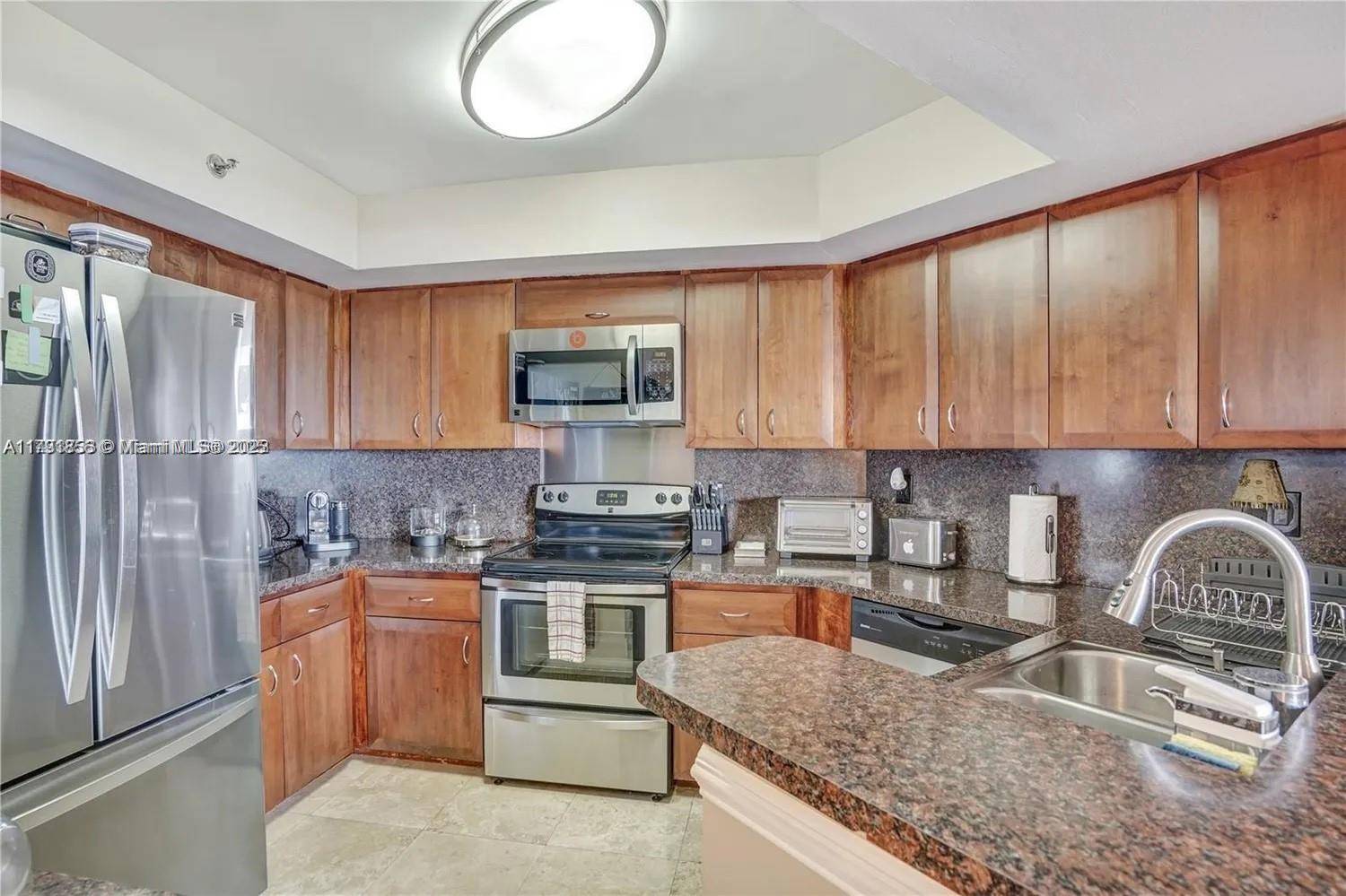 Miami Beach, FL 33141,6767 Collins #901