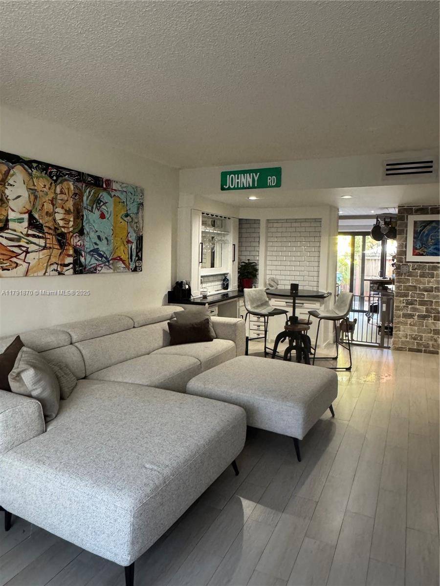 Miami, FL 33156,10251 SW 77th Ct