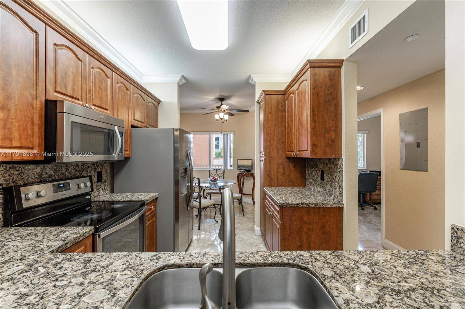 Tamarac, FL 33321,7765 Yardley Dr #205