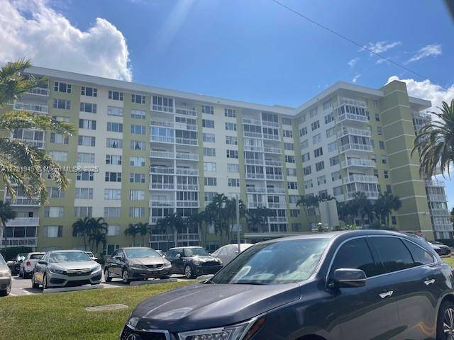 Hollywood, FL 33021,4400 Hillcrest Dr #701B