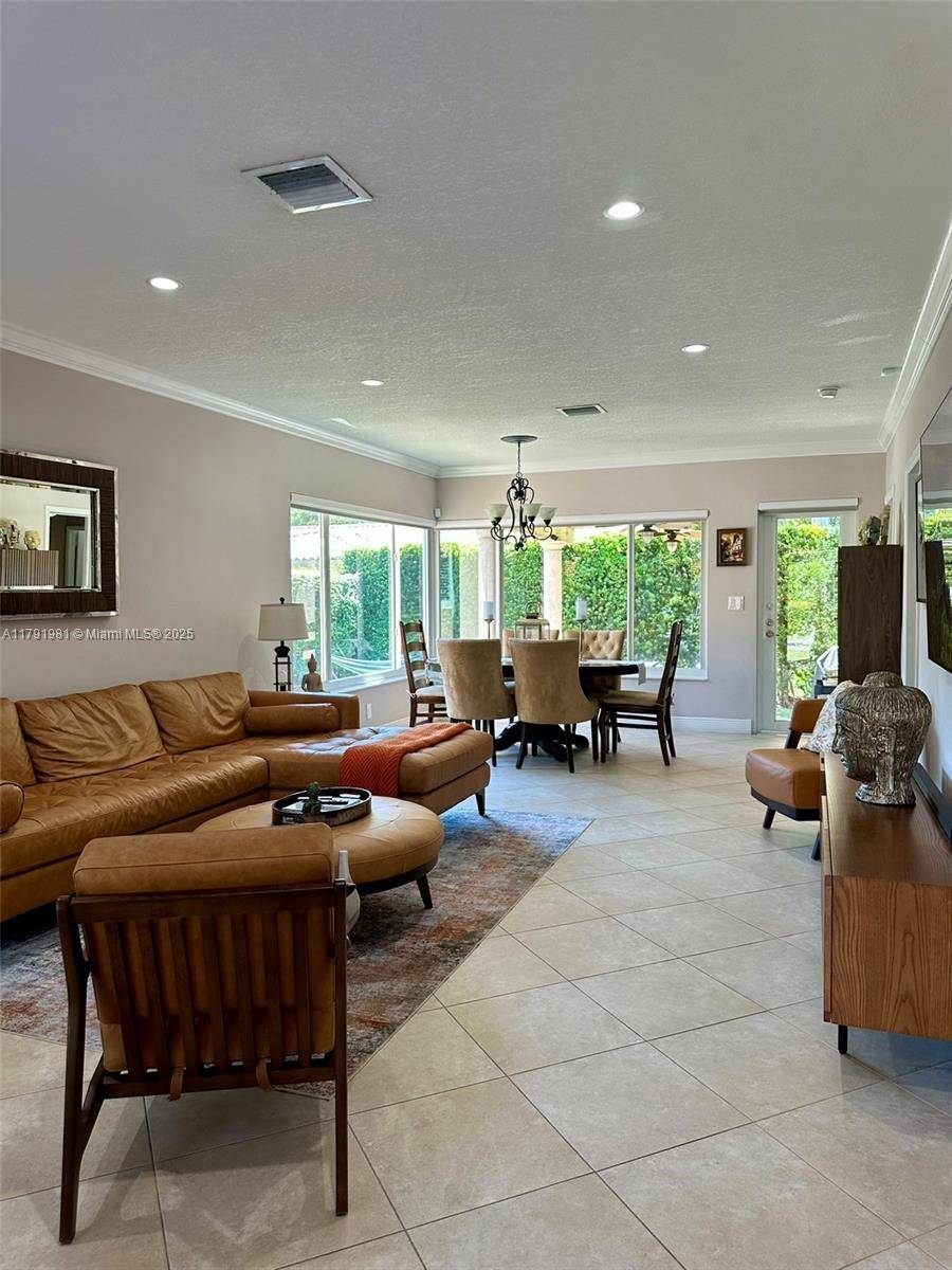 Coral Gables, FL 33134,814 Capri St