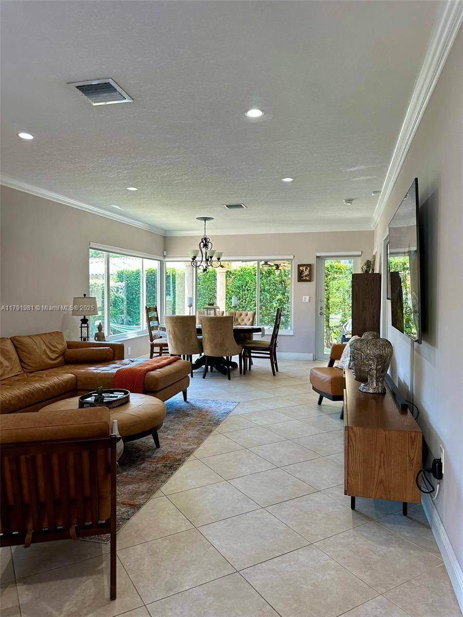 Coral Gables, FL 33134,814 Capri St