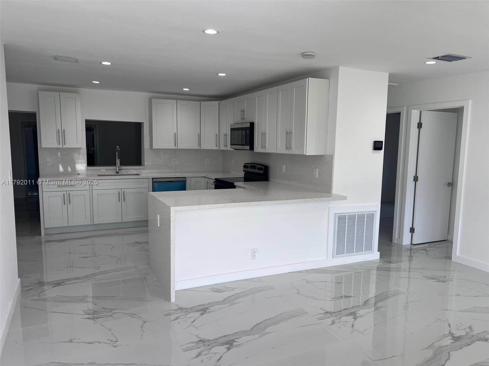 Oakland Park, FL 33334,431 NE 58th Ct #431