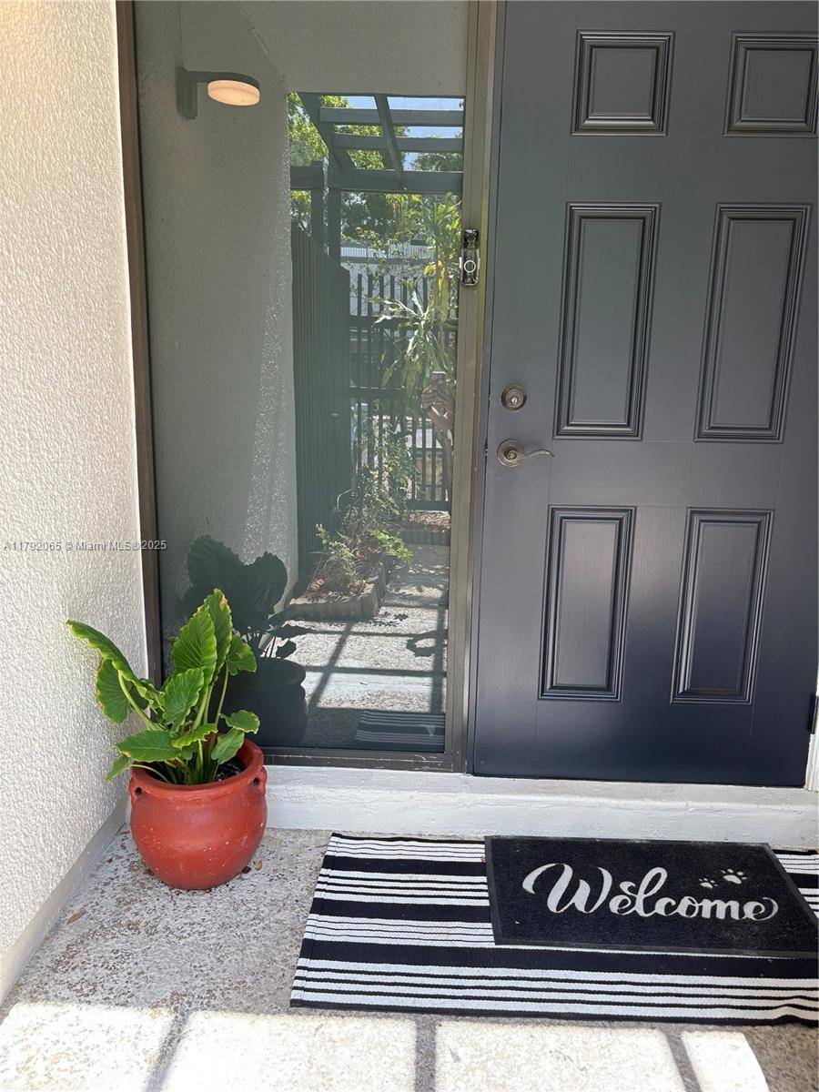 Pembroke Pines, FL 33026,1550 E Golfview Dr