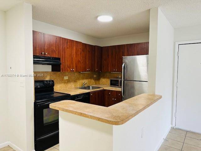 Hialeah, FL 33015,6975 NW 179th St #203