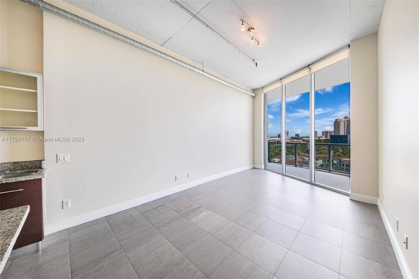 Aventura, FL 33180,3029 NE 188th St #816