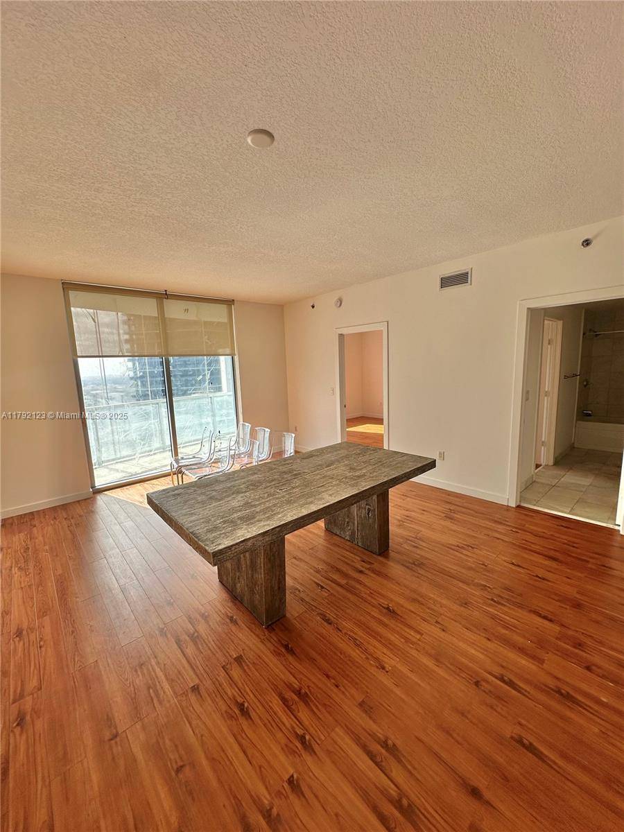 Miami, FL 33131,1060 Brickell Ave #3913