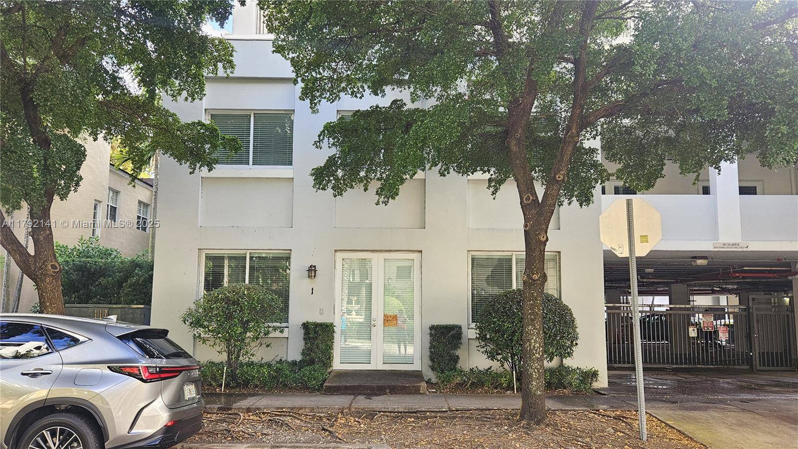 Coral Gables, FL 33134,40 Calabria Ave #9 (302)