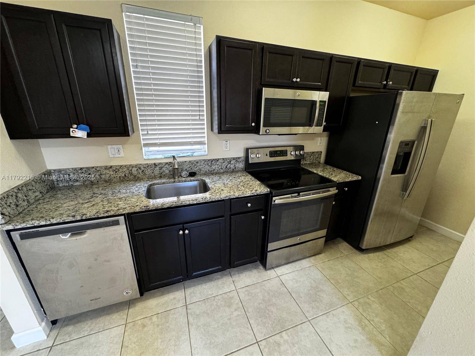 Miami, FL 33196,17087 SW 96th St #Studio