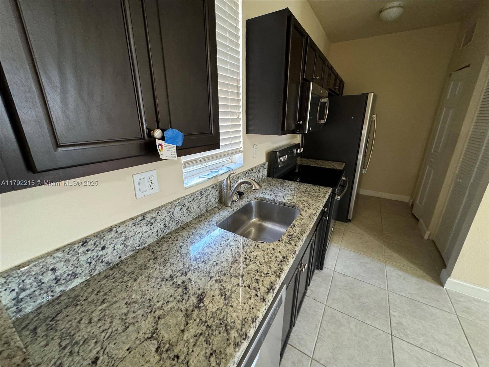 Miami, FL 33196,17087 SW 96th St #Studio
