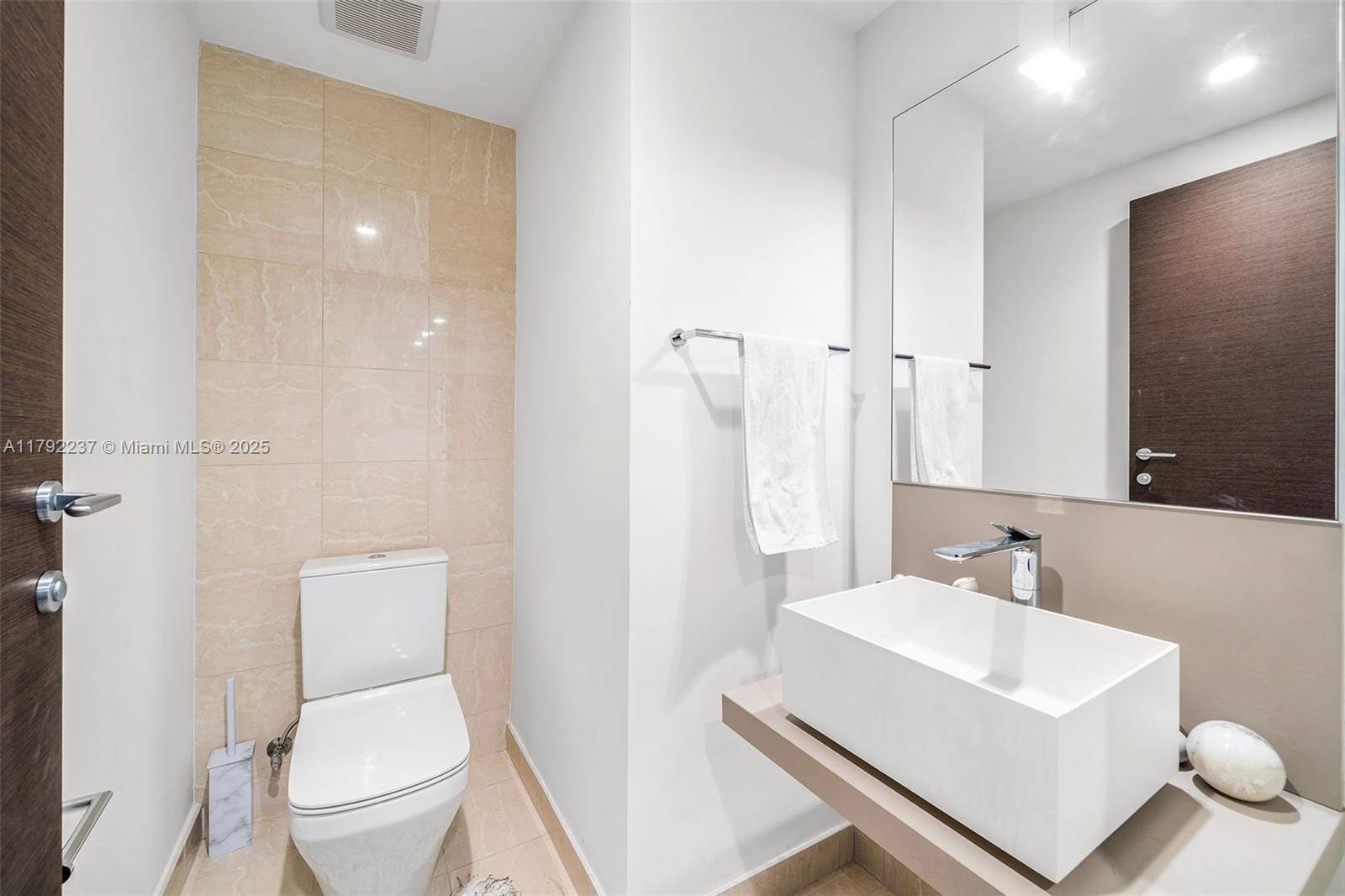 Miami, FL 33131,1000 Brickell Plz #2111