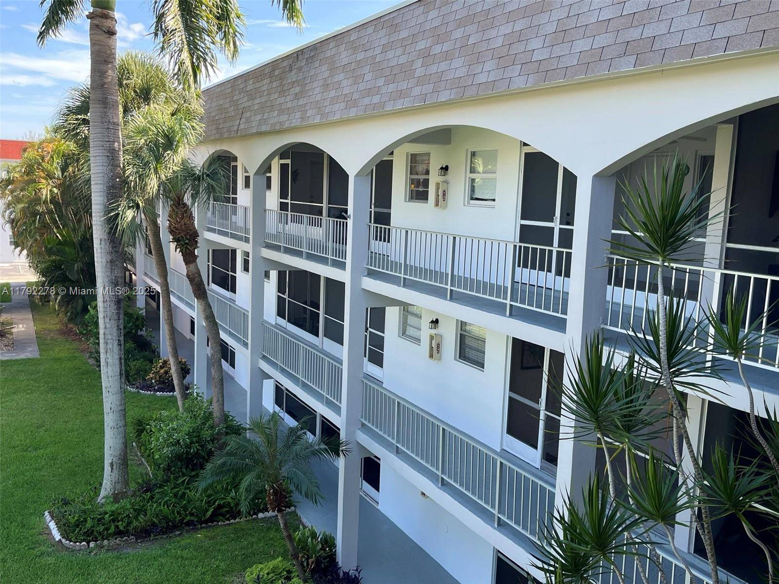 Hallandale Beach, FL 33009,581 Blue Heron Dr #314-B