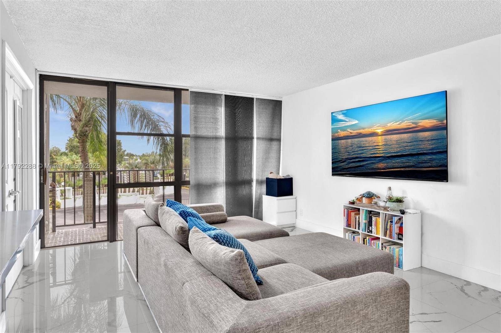 Hallandale Beach, FL 33009,1000 Parkview Dr #329