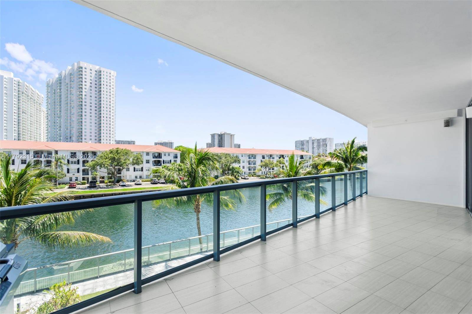 Aventura, FL 33180,3250 NE 188th St #203