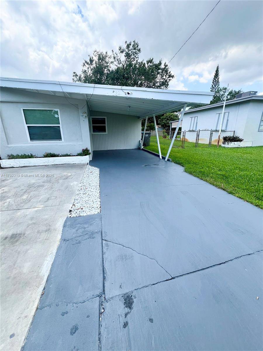 West Park, FL 33023,32 Allen Rd #2