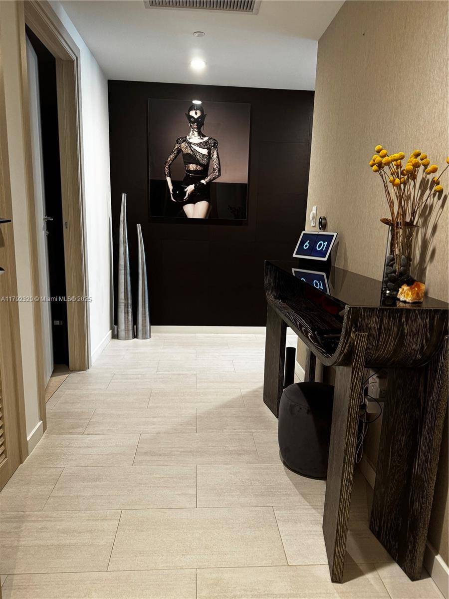 Miami, FL 33131,1000 Brickell Plz #2301