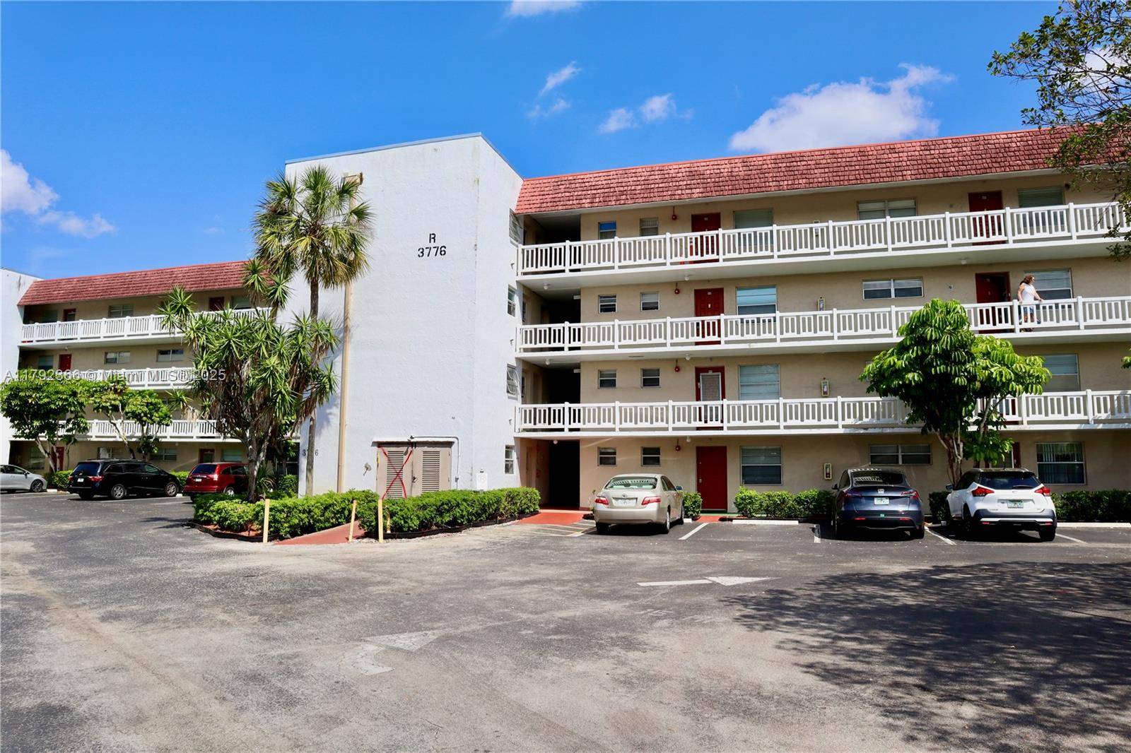 Lauderhill, FL 33319,3776 Inverrary Blvd #301R