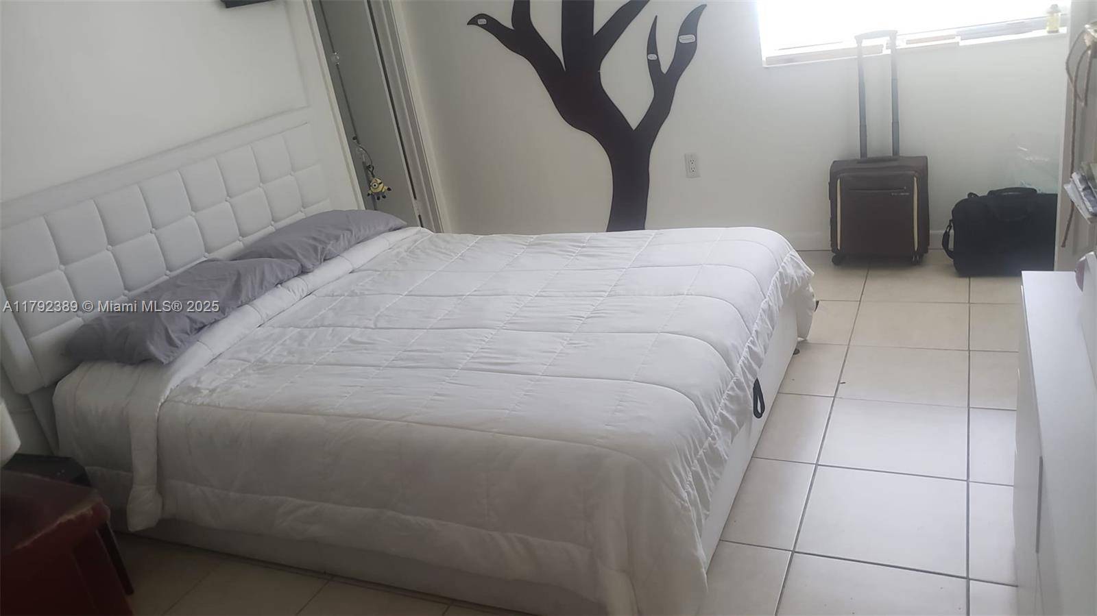 Miami, FL 33172,9980 NW 9th St Cir #204