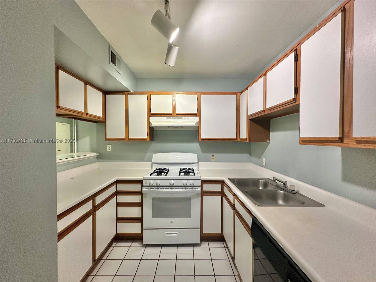 Miami, FL 33196,15290 SW 106th Ln #307