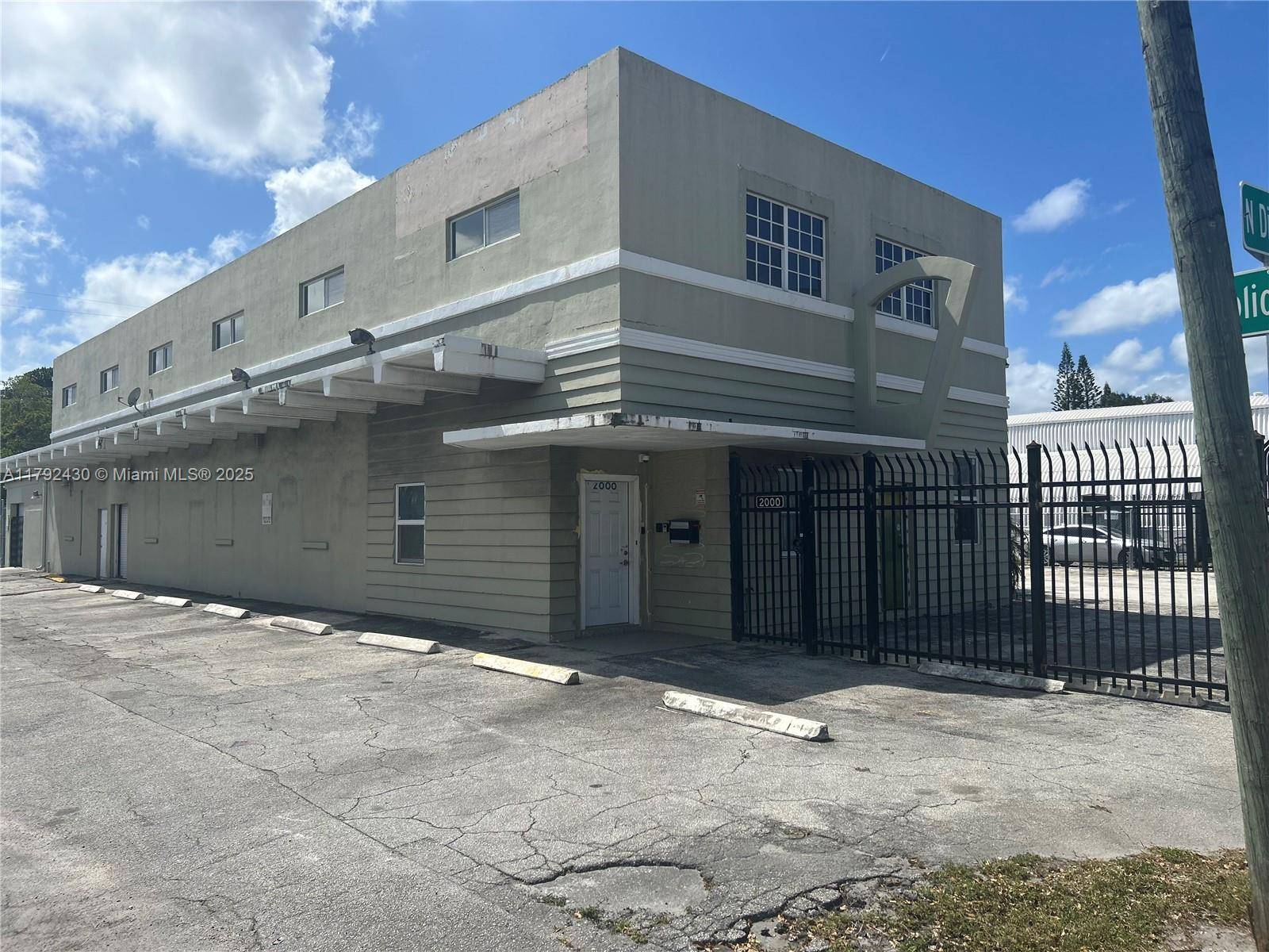 Hollywood, FL 33020,2000 N Dixie Hwy