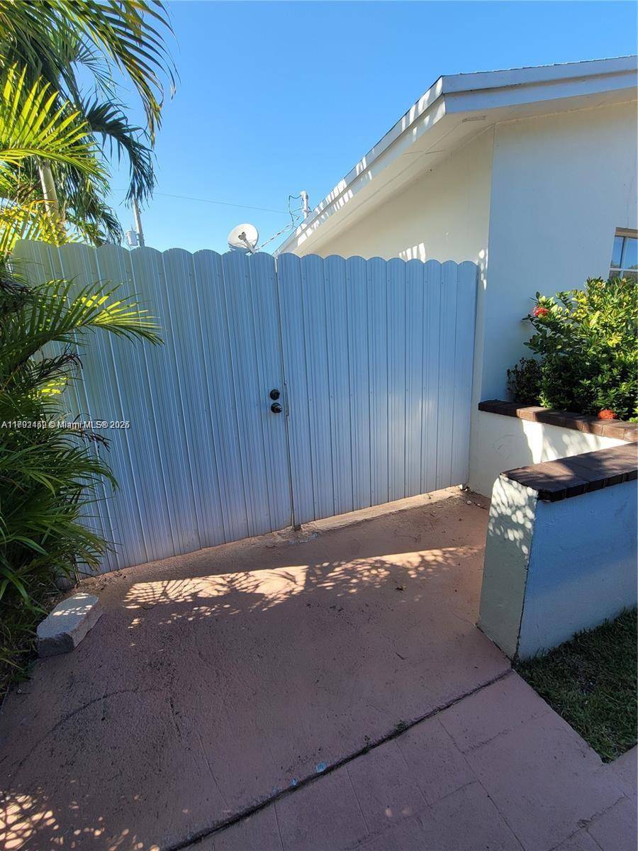 Miami, FL 33175,12305 SW 42nd St