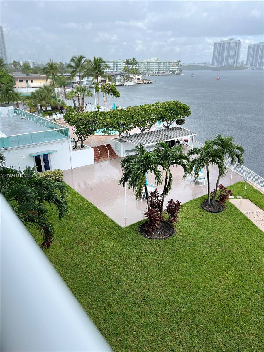 North Miami Beach, FL 33160,2841 NE 163rd St #407