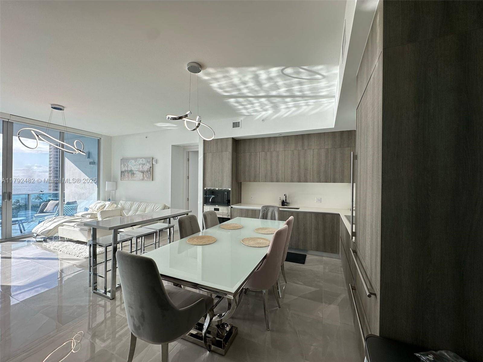 Sunny Isles Beach, FL 33160,17550 Collins Ave #902