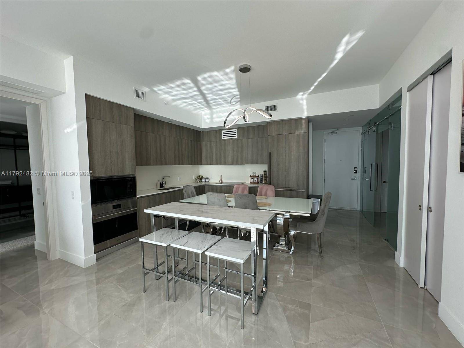 Sunny Isles Beach, FL 33160,17550 Collins Ave #902