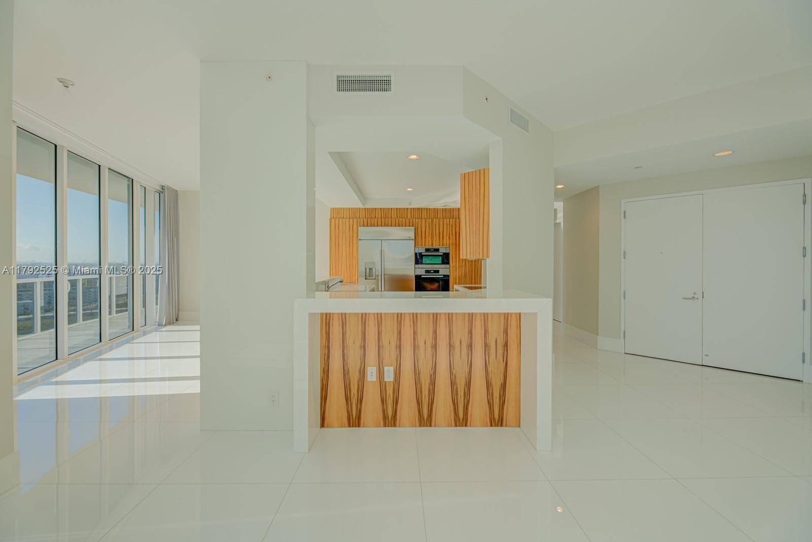 Aventura, FL 33160,4100 Island Blvd #1402