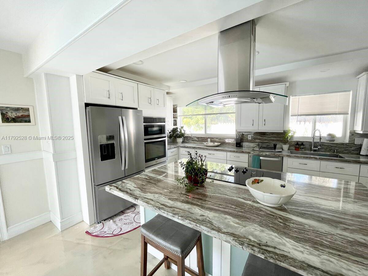 Hollywood, FL 33021,416 N Rainbow Dr