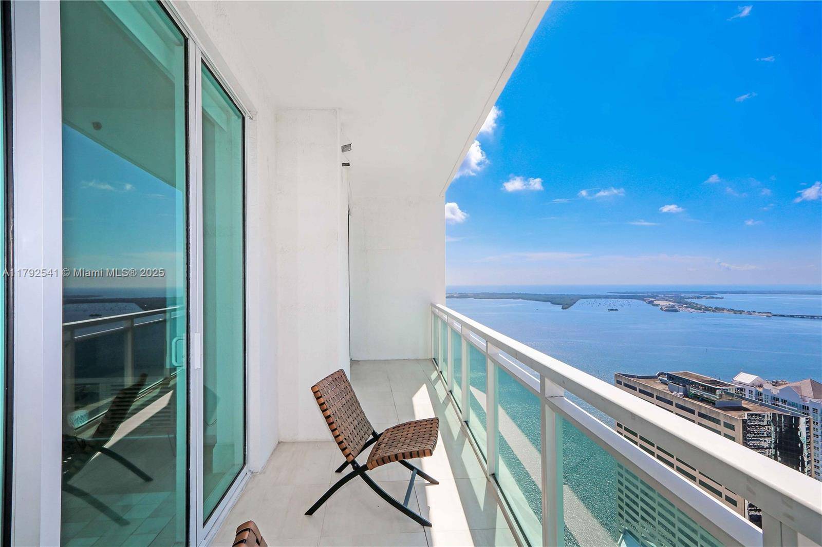 Miami, FL 33131,950 Brickell Bay Dr #4905