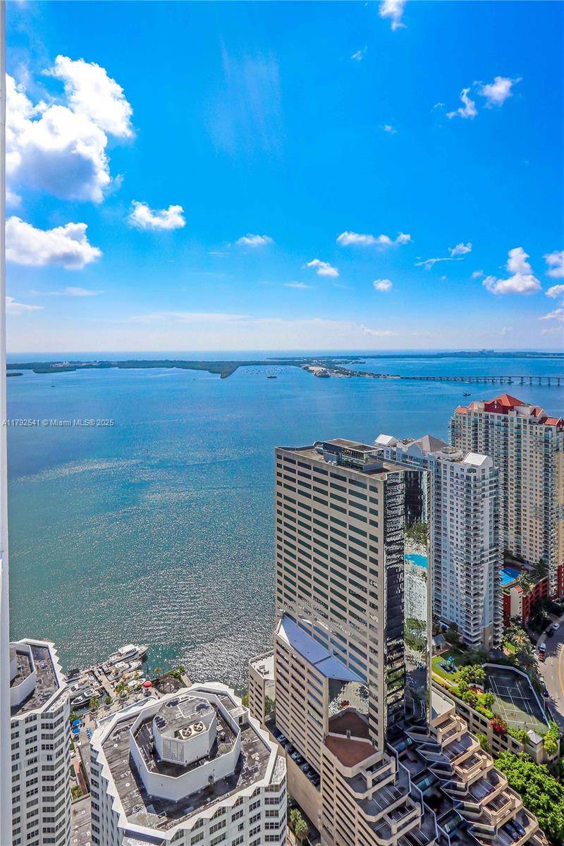 Miami, FL 33131,950 Brickell Bay Dr #4905