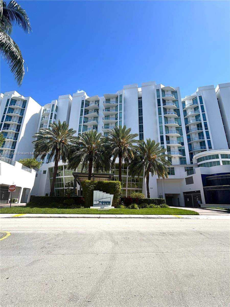 Aventura, FL 33180,3029 NE 188th St #905