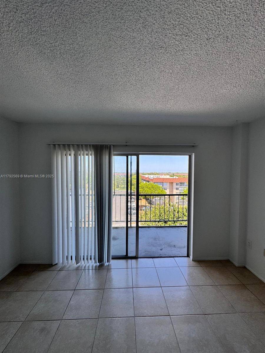 Lauderhill, FL 33319,4174 INVERRARY DR #707
