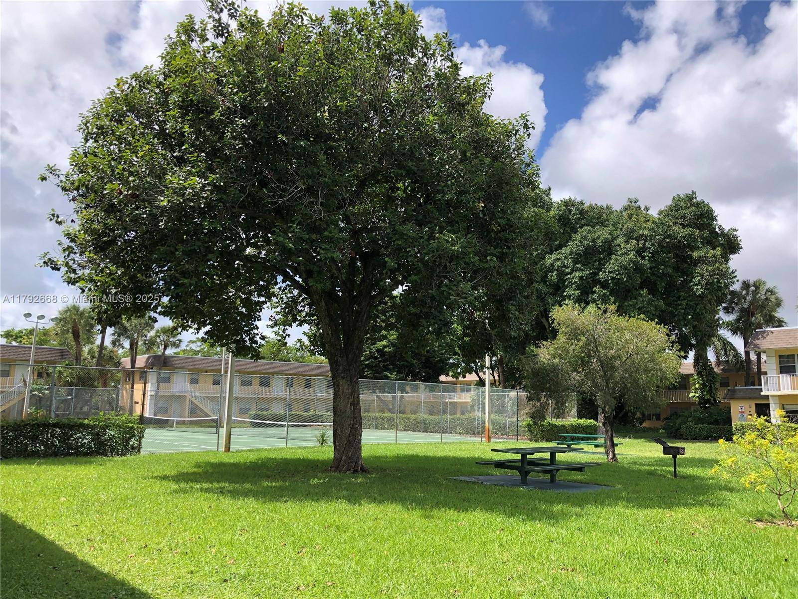 Oakland Park, FL 33334,5156 NE 6th Ave #205