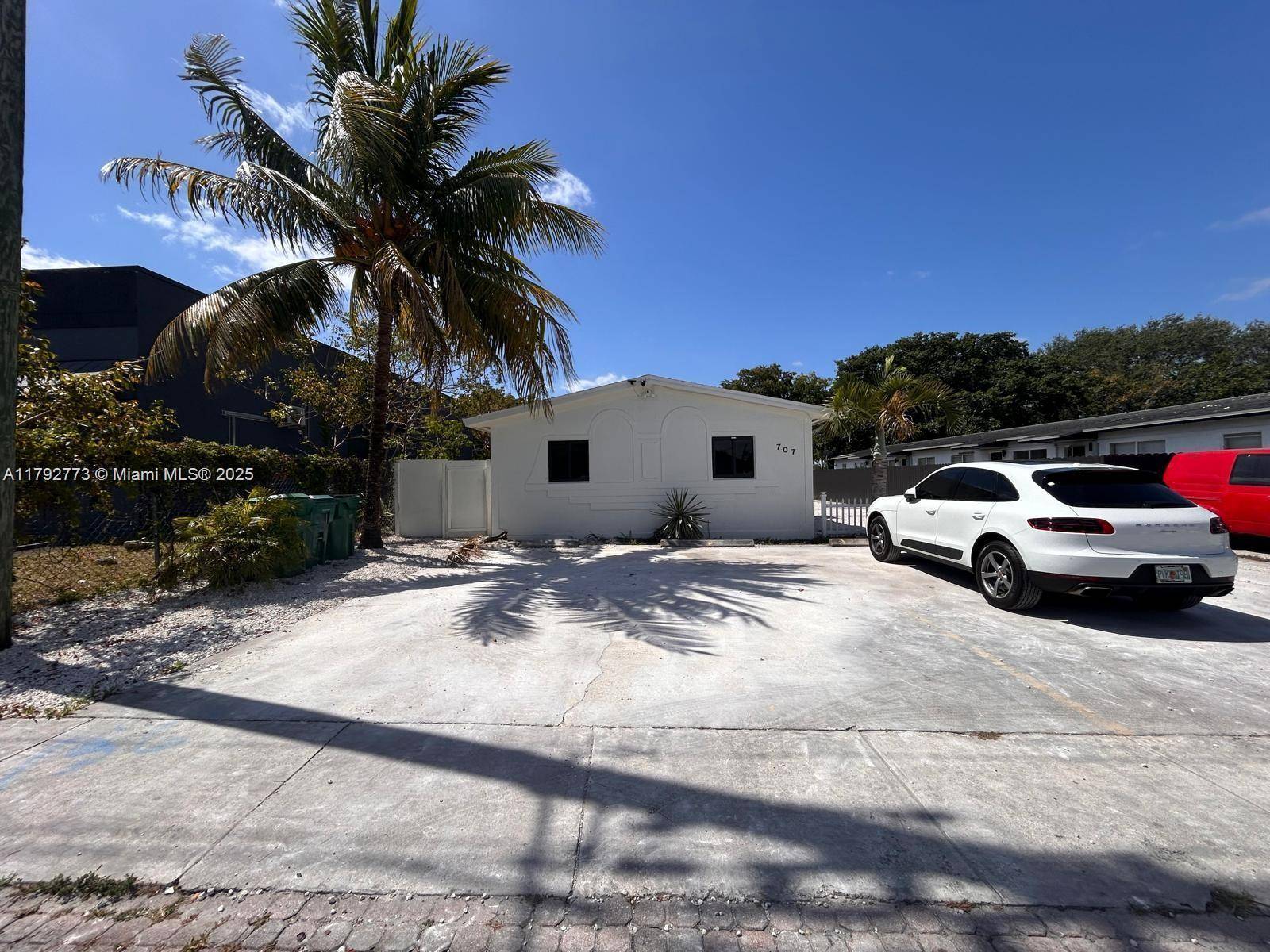 Dania Beach, FL 33004,707 SW 10th St #1-4